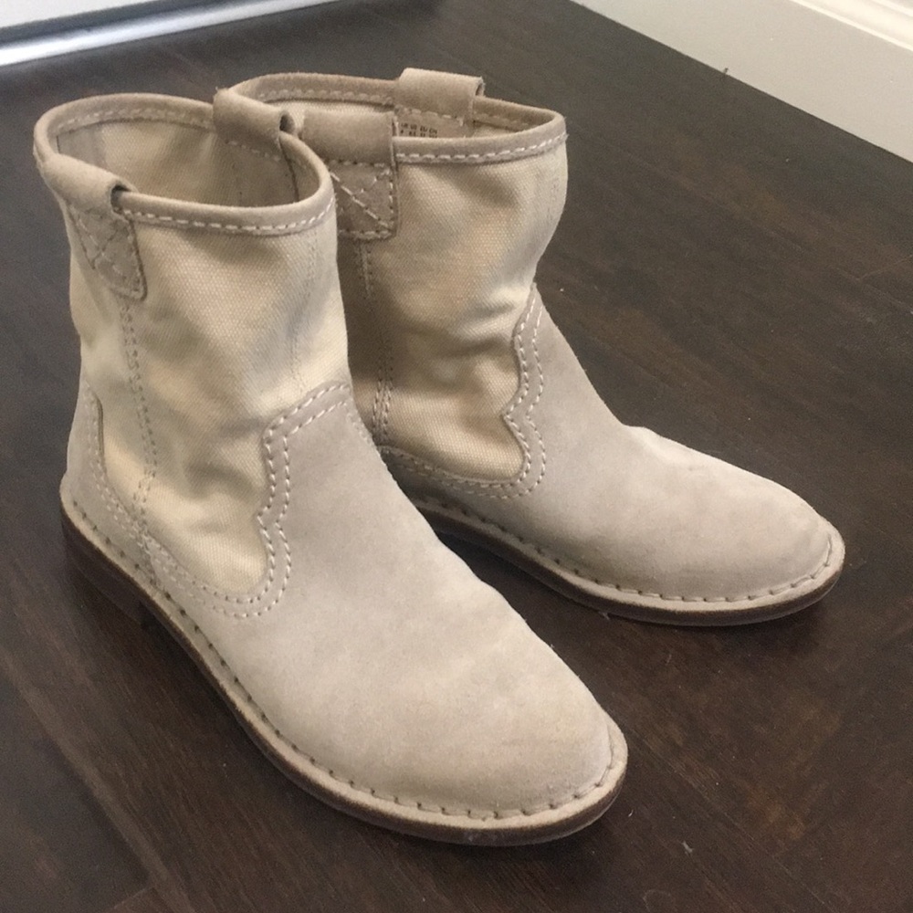 【TRADED】Clark’s suede ankle boots
